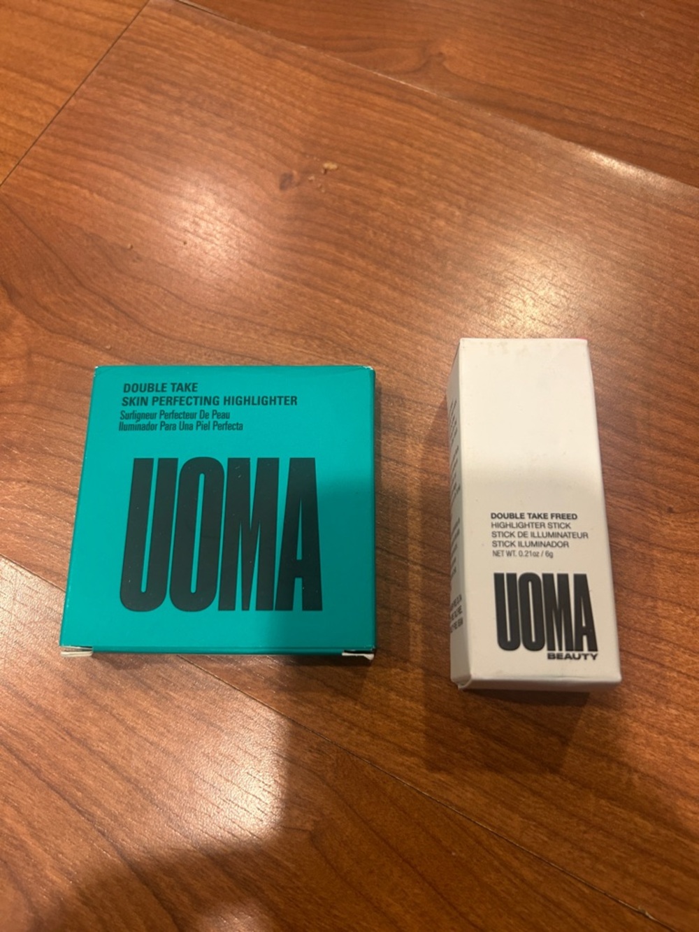 UOMA Double Take Skin Perfecting Highlighter - Teal & White Packaging